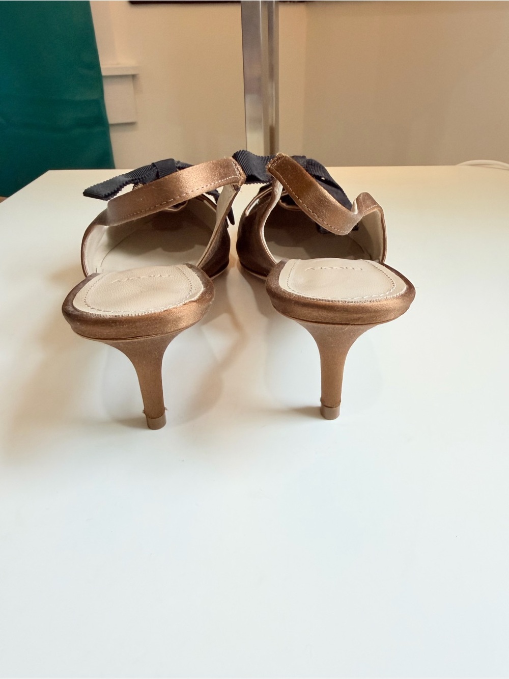 Theory Bronze Satin Slingback Heels Pointed Toe Black Bow Size 38.5 8.5 Italy - Picture 7 of 14